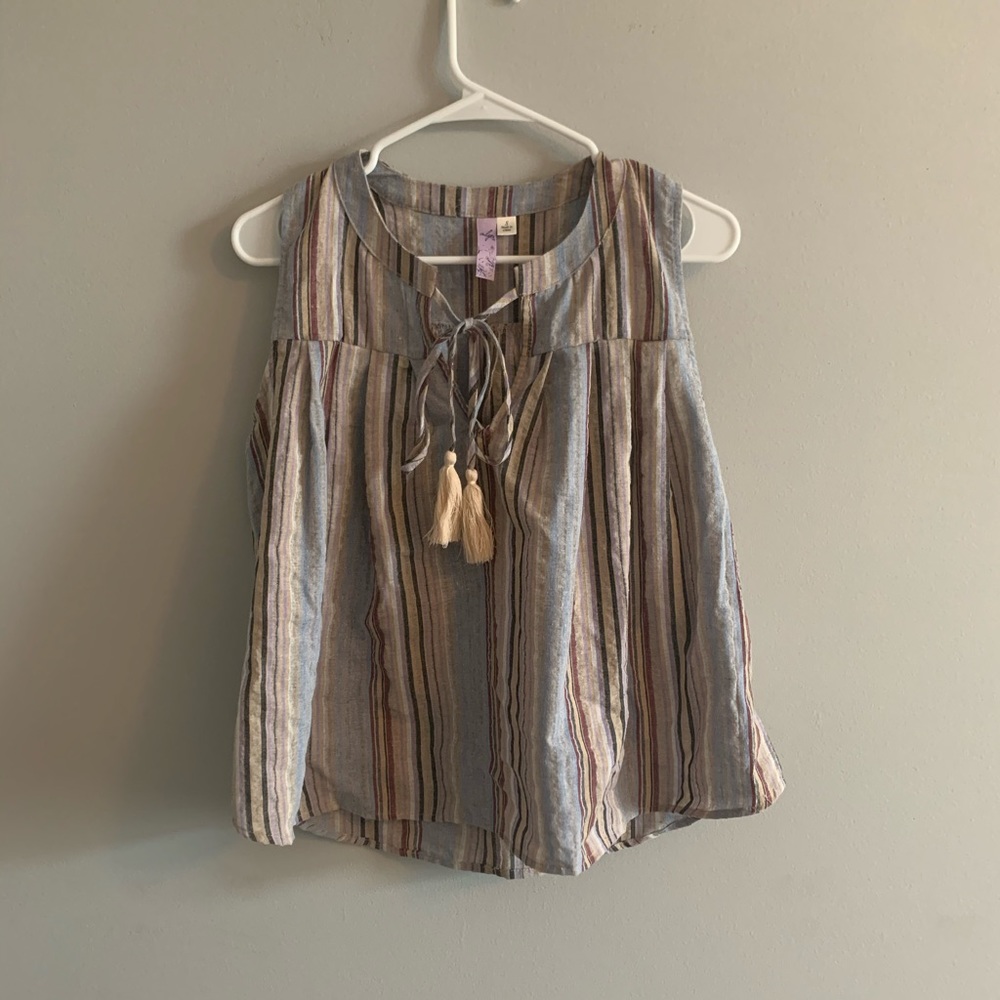 Sleeveless shirt